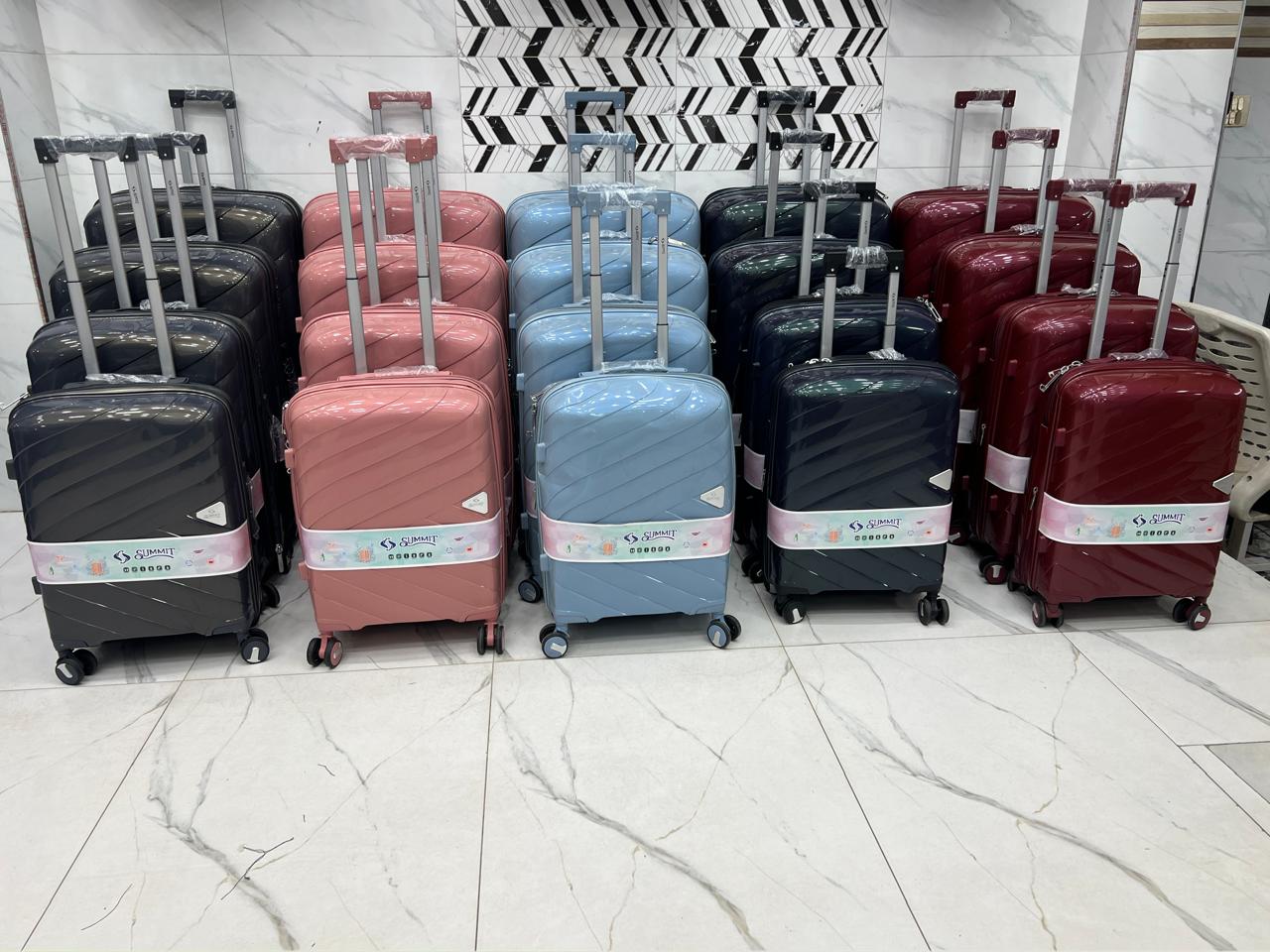 Imported Summit luxury luggage bag set of 4